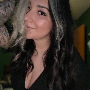 Meet your Posher, Dominique